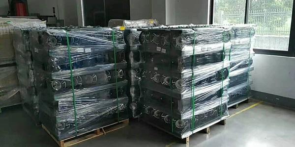 小刀电动车携手东方彩塑料托盘.jpg